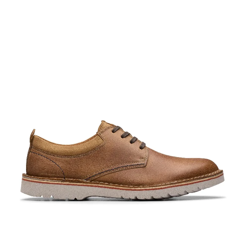 Clarks Eastridge Low in Brown Leather